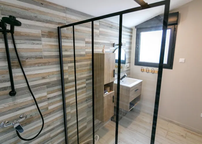 Charmante Maison Proche Semesterbostad