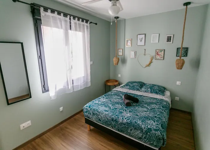 Charmante Maison Proche Semesterbostad